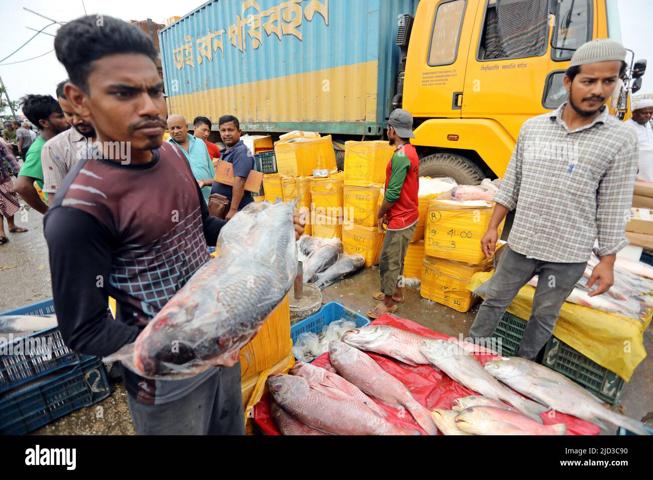 CHITTAGONG, BANGLADESH JUNE 13 Buyers and sellers are seen at the