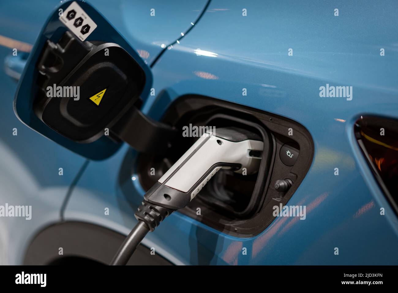 Power supply connect to electric vehicle for charge to the battery