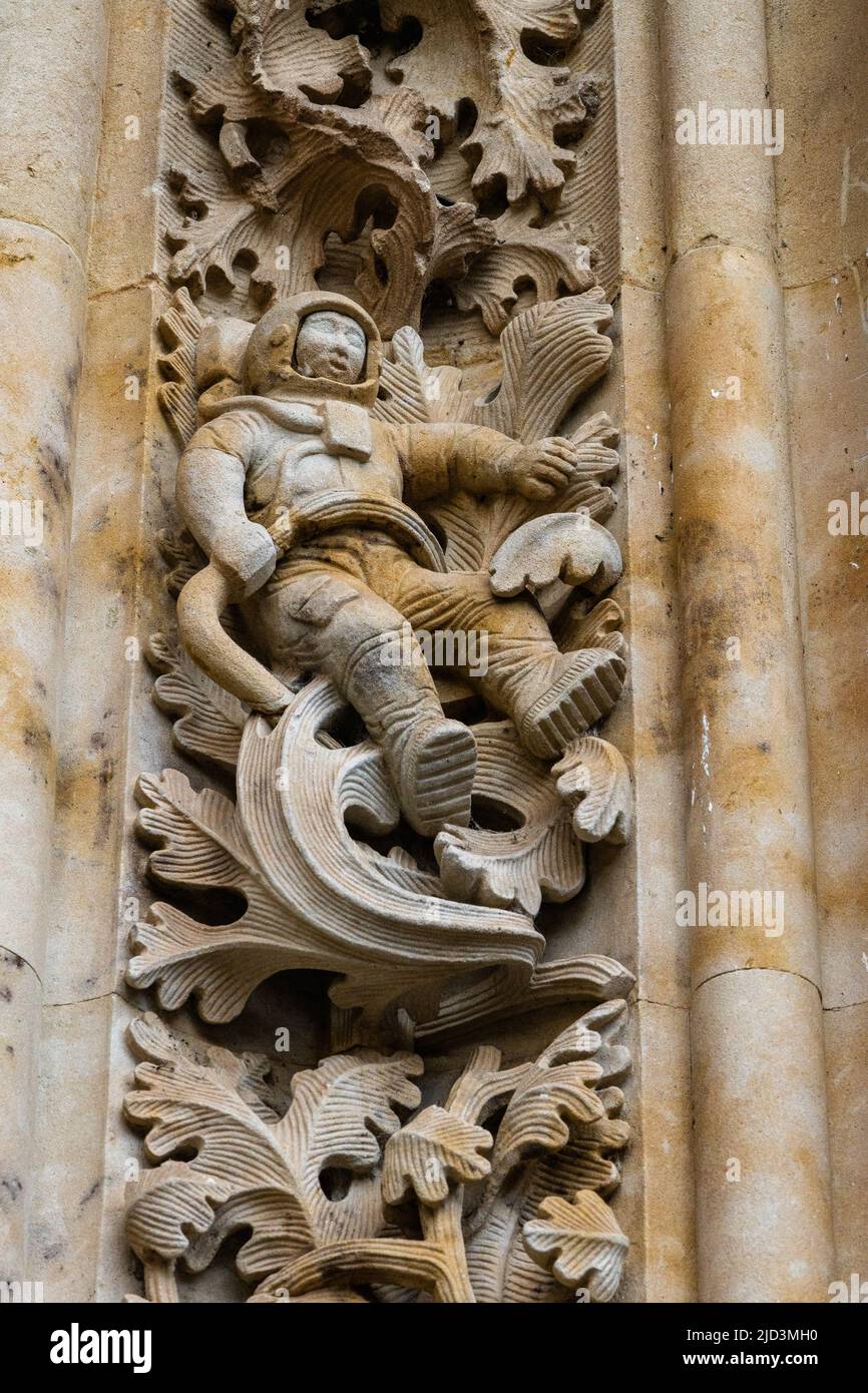 Astronaut figure stone hi-res stock photography and images - Alamy