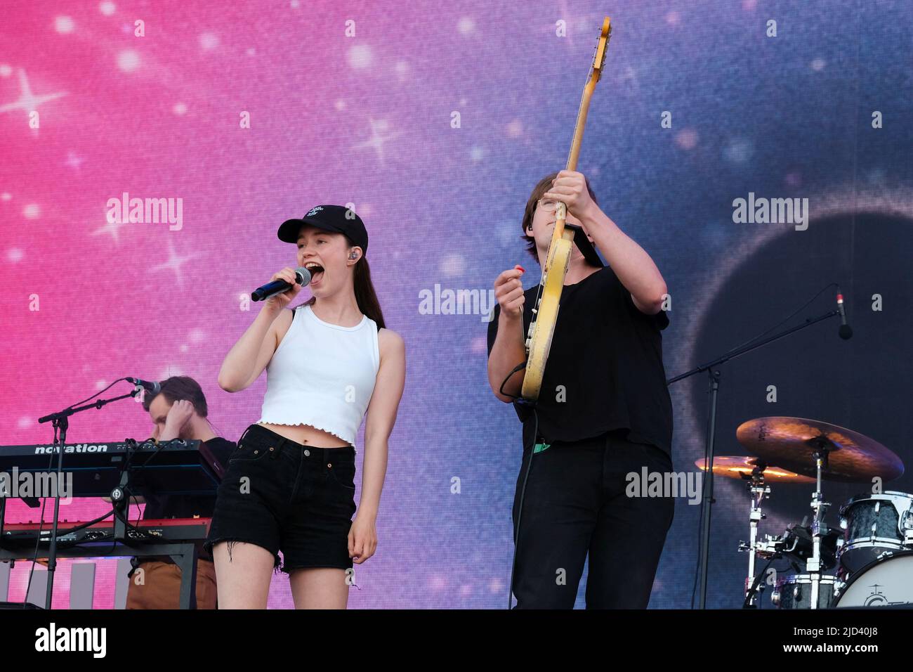 Newport, UK. 17th June, 2022. Norwegian singer songwriter and Scandipop artist Sigrid Solbakk Raabe and guitarist Sondre Berg Abrahamsen perform live on stage at the Isle of Wight Festival (Photo by Dawn Fletcher-Park/SOPA Images/Sipa USA) Credit: Sipa USA/Alamy Live News Stock Photo