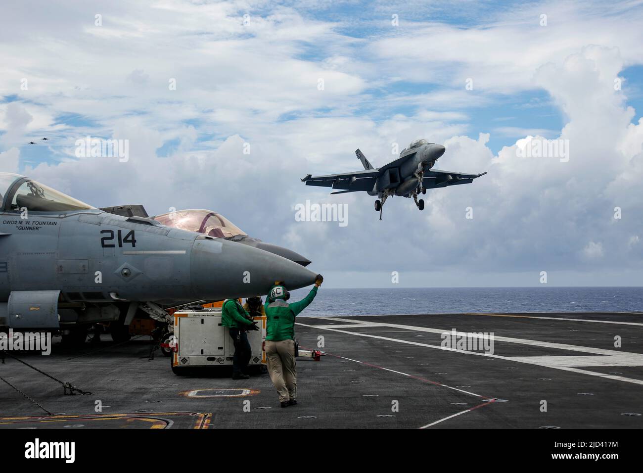 PHILIPPINE SEA (June 15, 2022) An F/A-18F Super Hornet, assigned to the 'Black Aces' of Strike Fighter Squadron (VFA) 41, prepares to make an arrested landing on the flight deck of the Nimitz-class aircraft carrier USS Abraham Lincoln (CVN 72). Abraham Lincoln Strike Group is on a scheduled deployment in the U.S. 7th Fleet area of operations to enhance interoperability through alliances and partnerships while serving as a ready-response force in support of a free and open Indo-Pacific region. (U.S. Navy photo by Mass Communication Specialist 3rd Class Michael Singley) Stock Photo