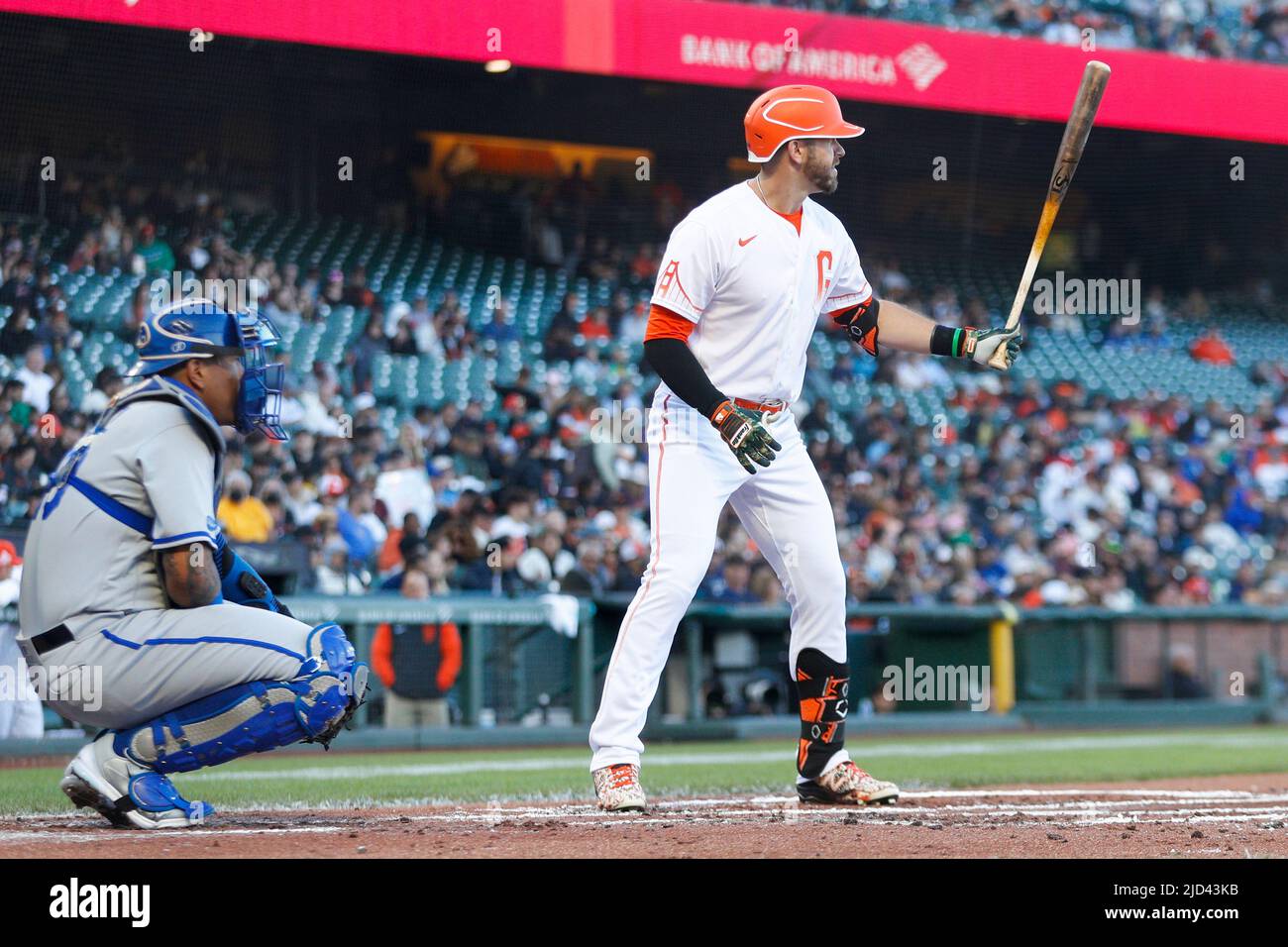 Evan Longoria's wife playfully remarks about the All-Star's sculpted  baseball pants during the MLB game