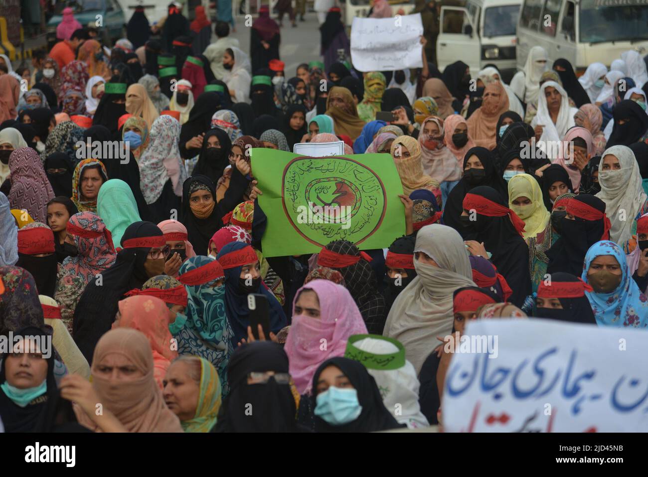 Lahore, Punjab, Pakistan. 17th June, 2022. Pakistani women activists of Tehreek-e-Hurmat-e-Rasool demonstrate to condemn derogatory references to Islam and the Prophet Muhammad recently made by Nupur Sharma, a spokesperson of the governing Indian Hindu nationalist party in Lahore. (Credit Image: © Rana Sajid Hussain/Pacific Press via ZUMA Press Wire) Credit: ZUMA Press, Inc./Alamy Live News Stock Photo