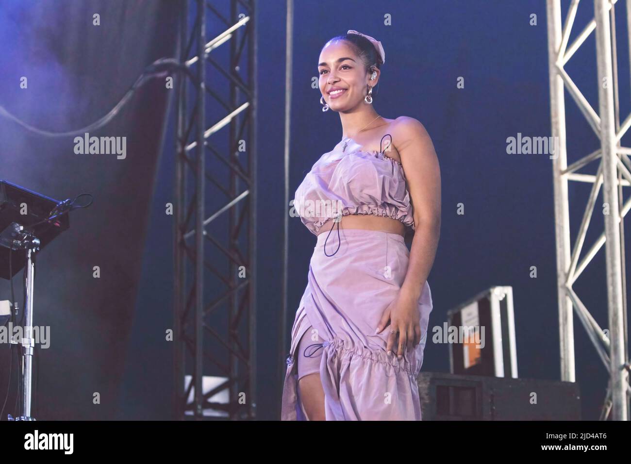 Gothenburg, Sweden. 09th Aug, 2018. Jorja Smith performs live on stage at Way Out West festival in Slottsskogen, Gothenburg. (Photo by Valeria Magri/SOPA Images/Sipa USA) Credit: Sipa USA/Alamy Live News Stock Photo