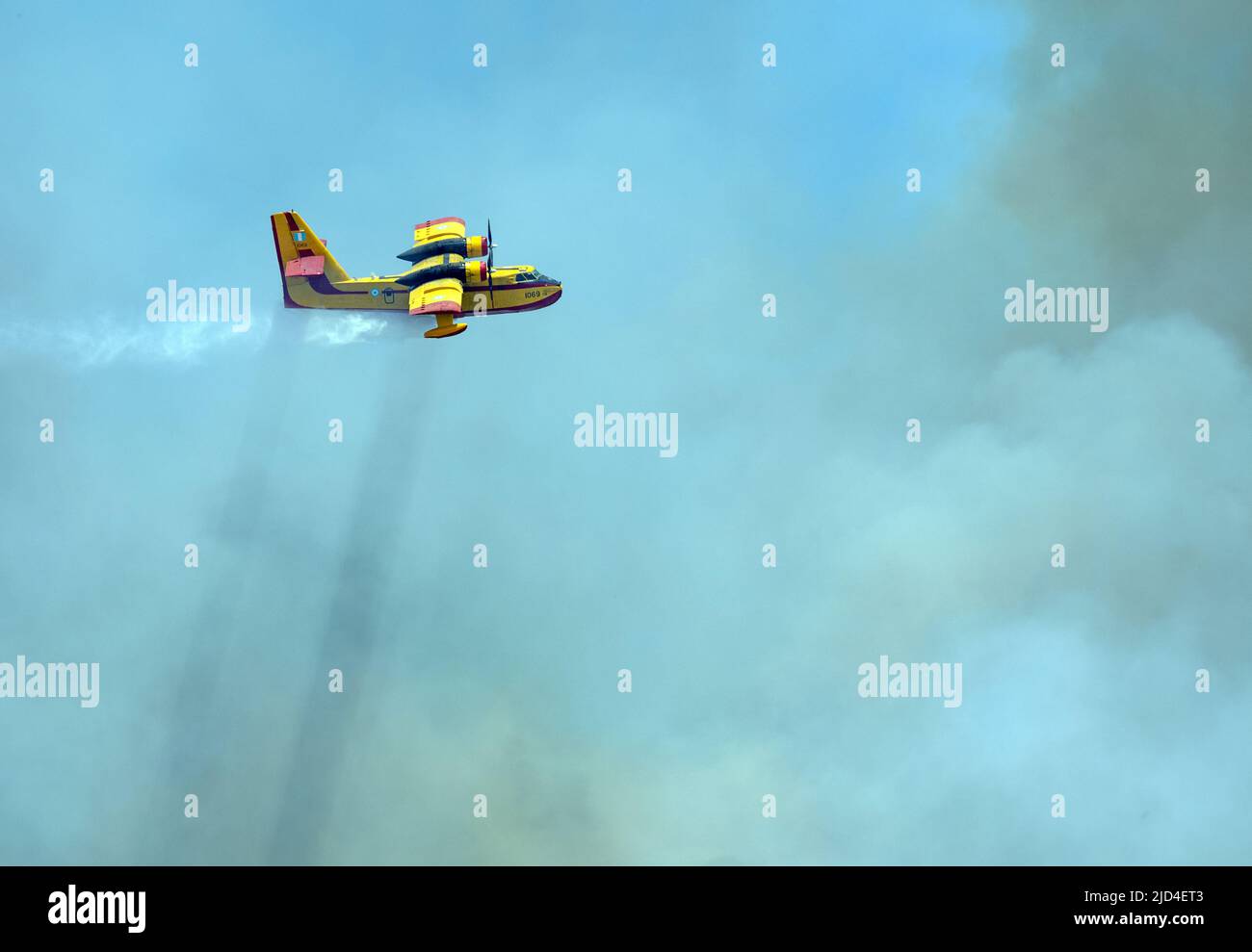 Canadair firefighting plane hi-res stock photography and images - Alamy