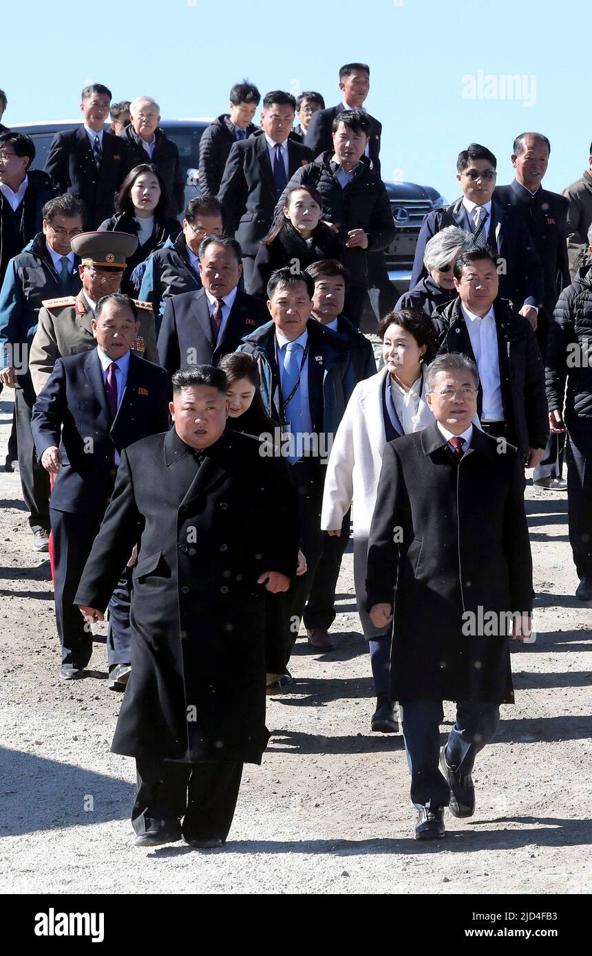 Sep 20, 2018-Baekdu Mountain, North Korea-President Moon Jae-in And ...