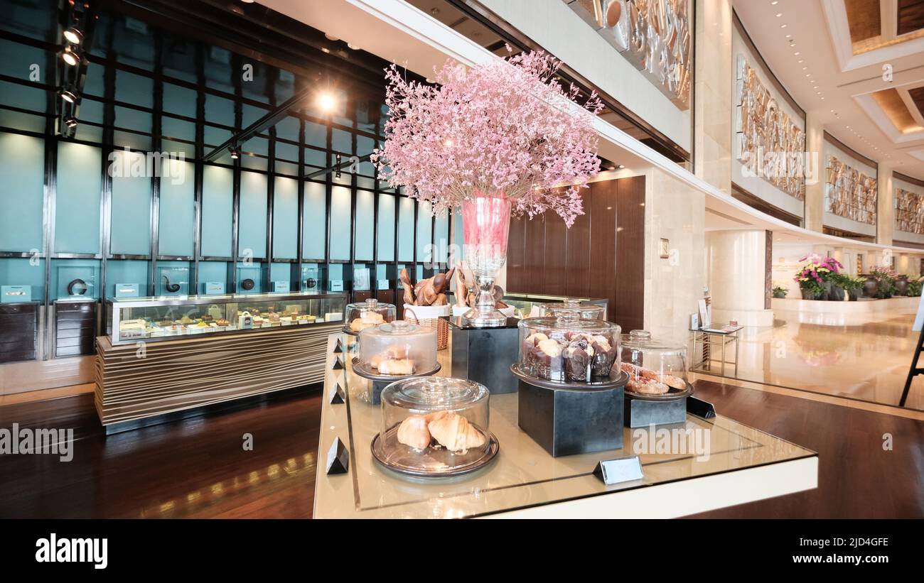 Shangri-La Hotel Lobby Coffee Shop Bang Rak Bangkok Thailand Stock ...