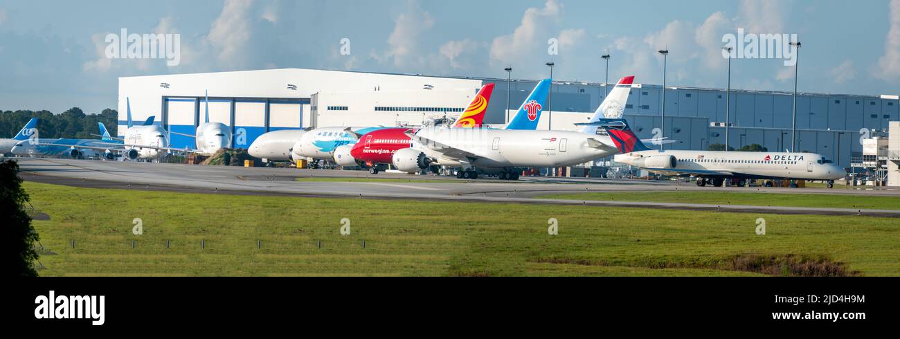 A Boeing 717 parked in front of three brand new 787 Dreamliners made at the Charleston production facility Stock Photo