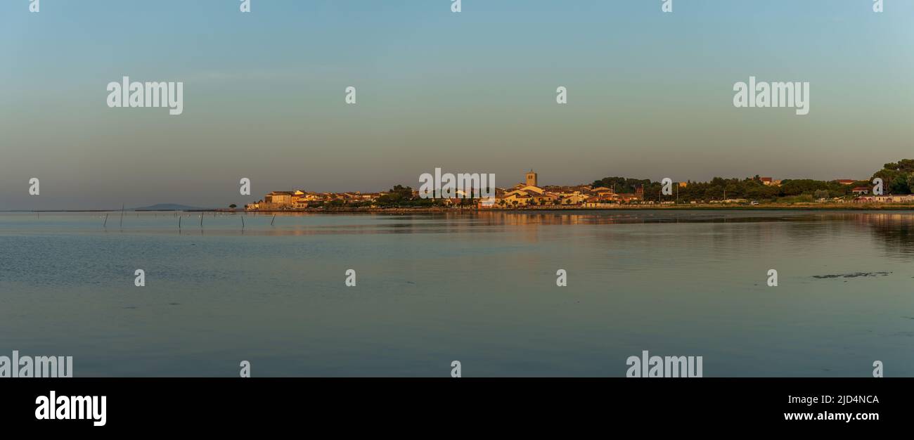 The village of Mèze on the Thau pond at sunrise, in Occitanie, France Stock Photo