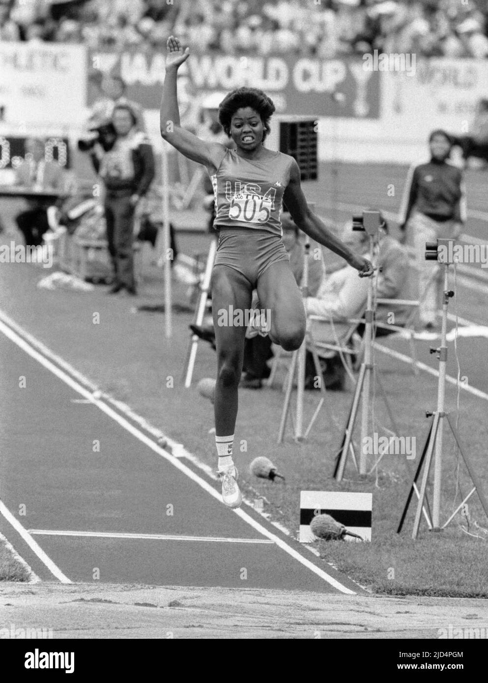 Carol lewis long jump hi-res stock photography and images - Alamy