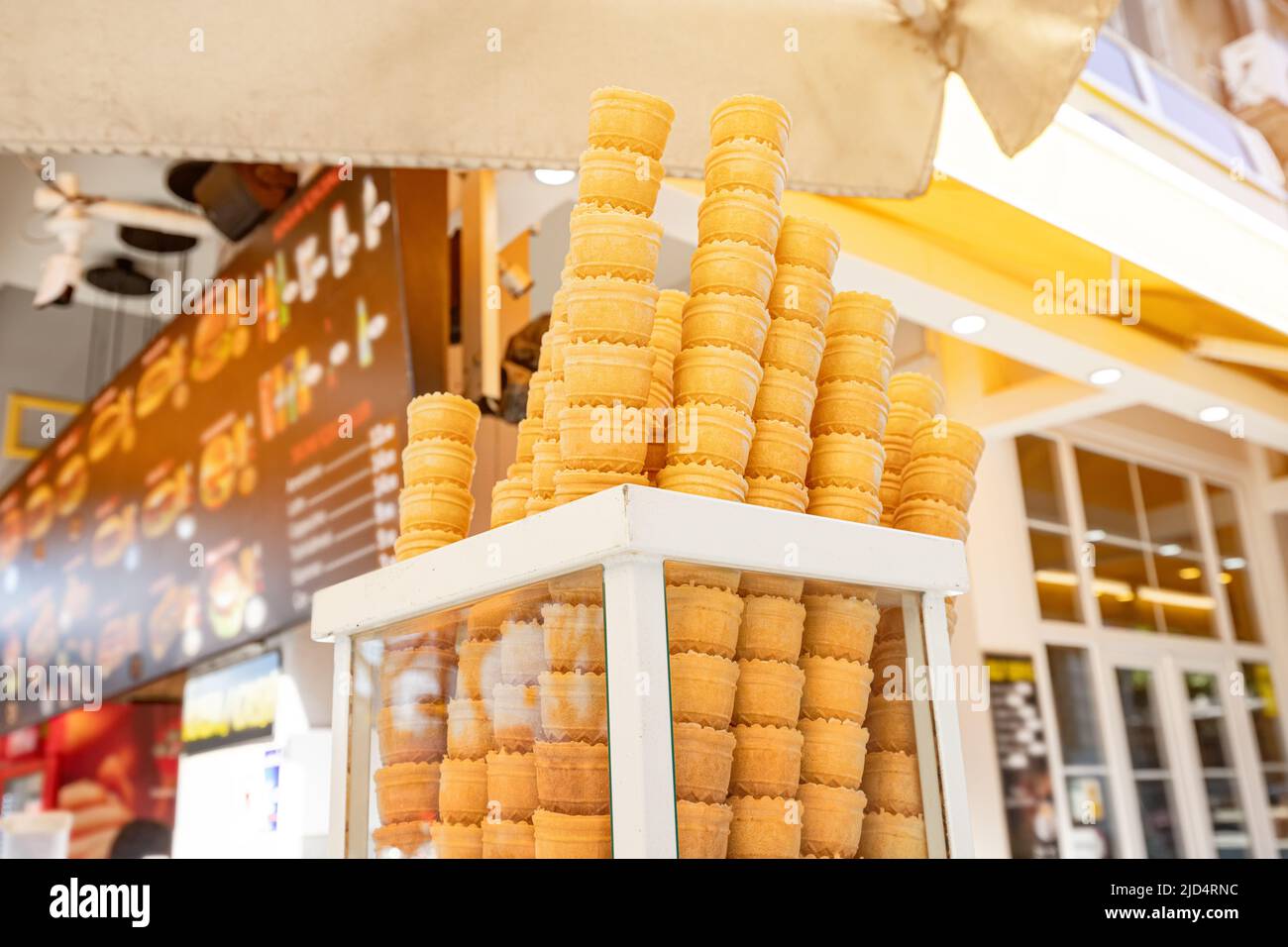 Cartoon vanilla ice cream cone hi-res stock photography and images - Alamy