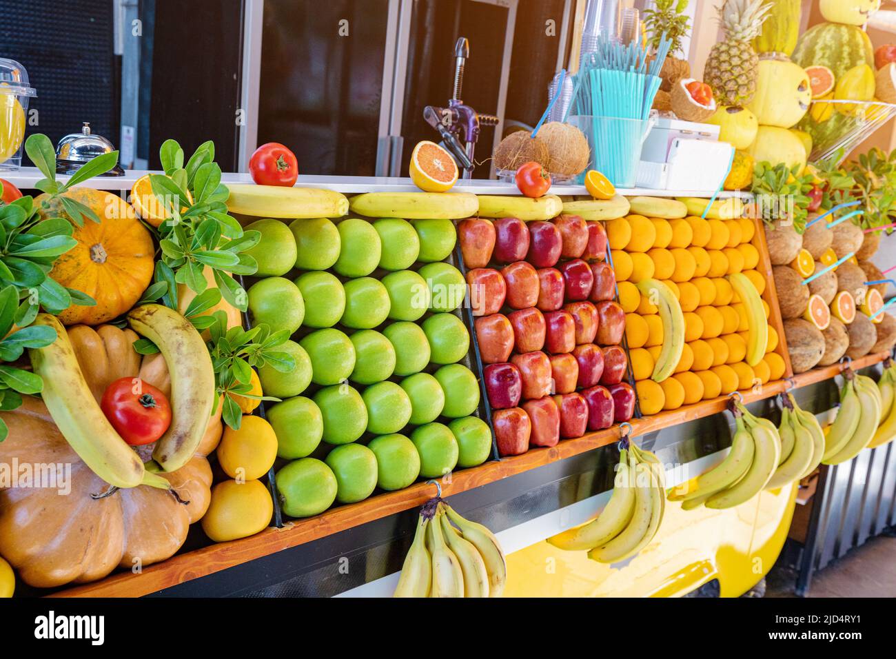 Juice bar and fruit shop stall at the city street. Retail small business and healthy beverage Stock Photo Alamy