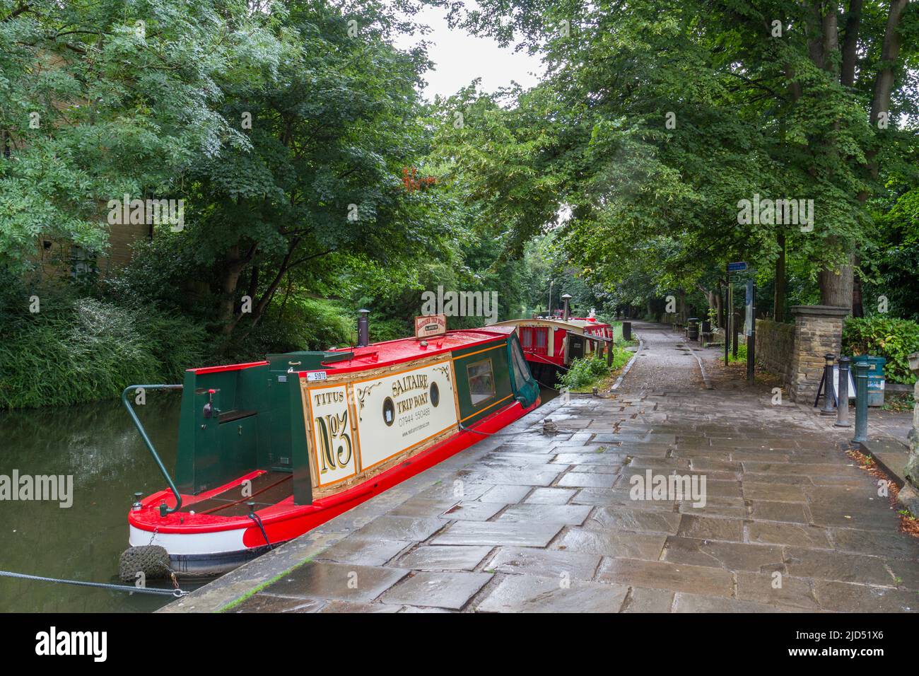 Boats on the Leeds And Liverpool Canal at Salts Mill, Saltaire, a Victorian model village, Shipley, Bradford, West Yorkshire, England. Stock Photo