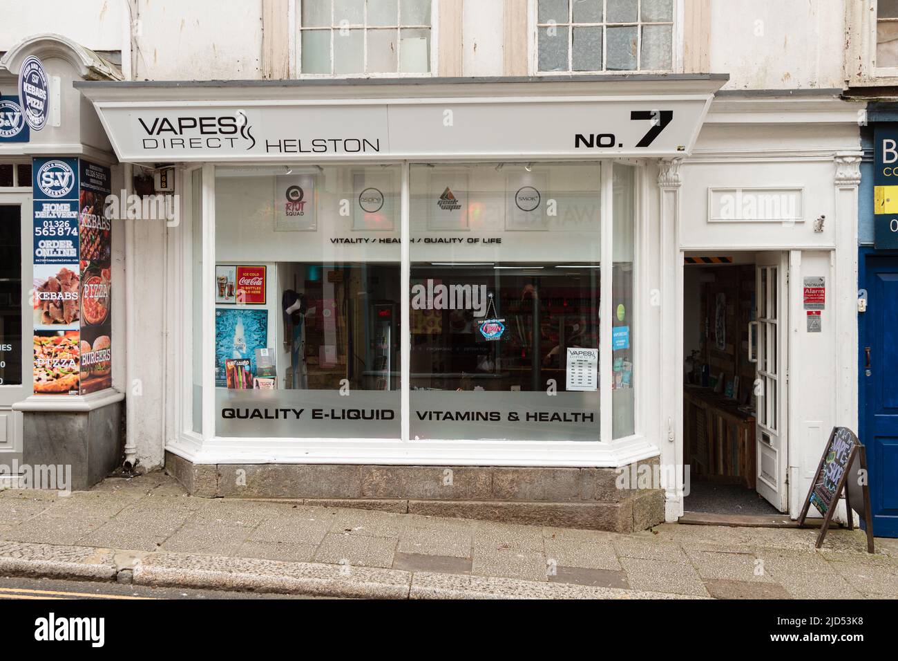 Vapes shop hi-res stock photography and images