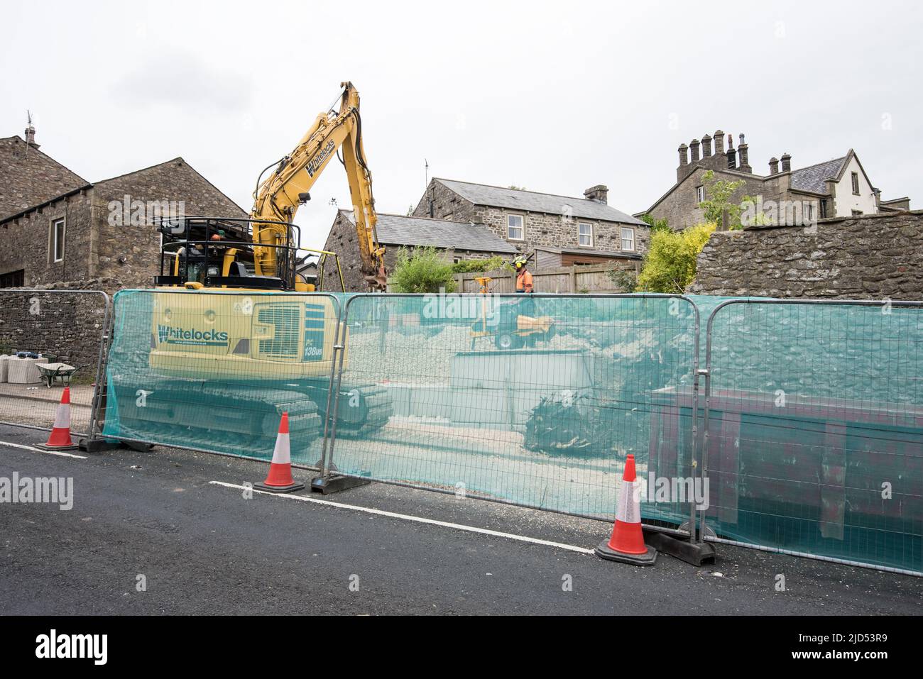 More blocks and backfill taking place at Kayley Hill, Long Preston where major work is taking place to repair a large wall ........20th June 2022. Stock Photo