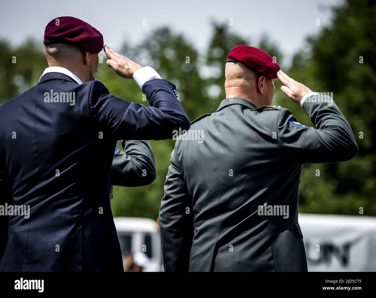 Arnhem, Netherlands. 18th June, 2022. 2022-06-18 14:03:53 ARNHEM - Veterans of Dutchbat-III during a meeting in the Oranjekazerne in Schaarsbergen. The soldiers who had to guard the Bosnian enclave of Srebrenica in 1995 are being restored by the cabinet. ANP REMKO DE WAAL netherlands out - belgium out Credit: ANP/Alamy Live News Stock Photo