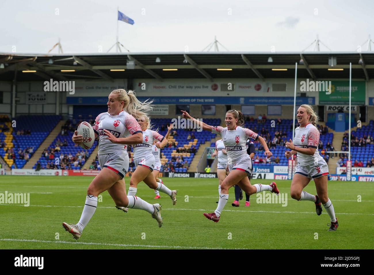 Warrington, UK. 18th June, 2022. Amy Hardcastle #4 of the England women national rugby league team breaks clear and goes on to score a try making it 14-0 in Warrington, United Kingdom on 6/18/2022. (Photo by James Heaton/News Images/Sipa USA) Credit: Sipa USA/Alamy Live News Stock Photo
