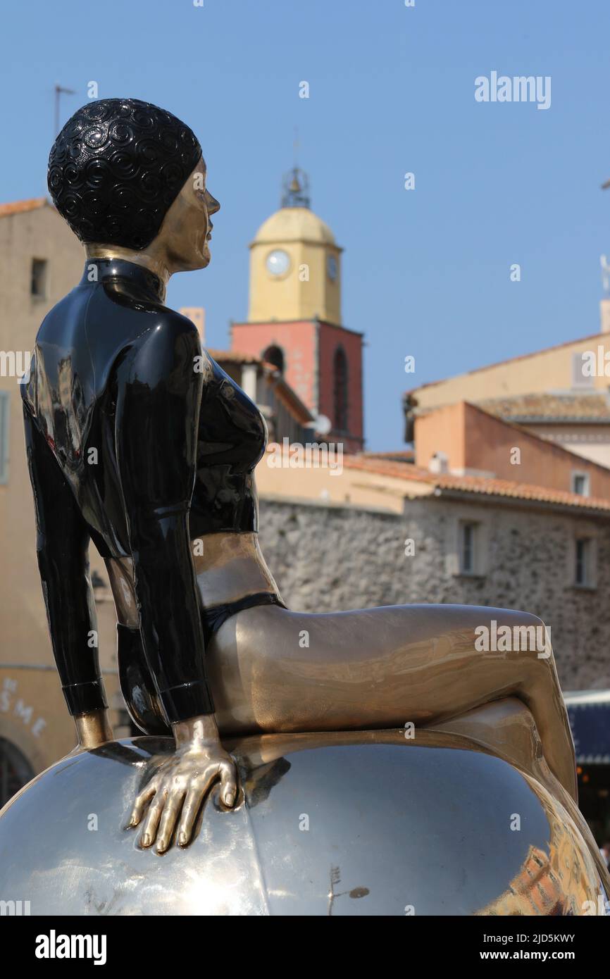 18th June 2022 Saint-Tropez, France Carole A. Feuerman Street Expo Belairfineart Saint-Tropez, France.   Caroline Gauguery Peintures Lavoir Vasserot. Credit Ilona Barna BIPHOTONEWS / Alamy Live News Stock Photo