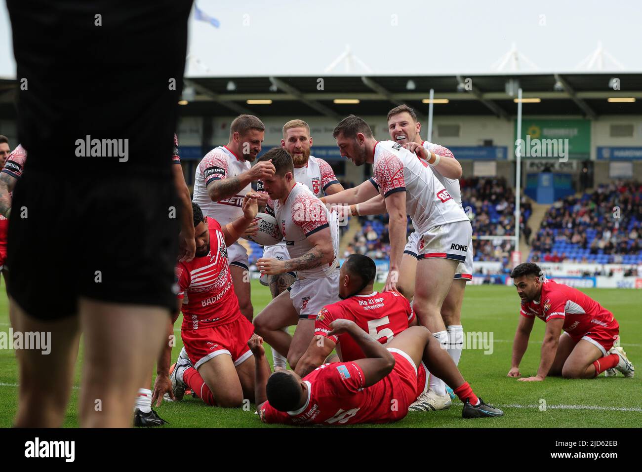 Warrington, UK. 18th June, 2022. John Bateman #13 of the England national rugby league team celebrates his try and makes the score 16-0 in Warrington, United Kingdom on 6/18/2022. (Photo by James Heaton/News Images/Sipa USA) Credit: Sipa USA/Alamy Live News Stock Photo