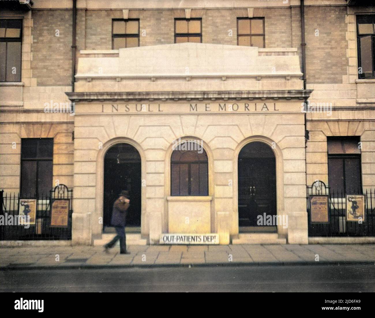 One of the Samuel Insull Memorial refuge houses. A London born American public untilities financier, Insull (1859 - 1938) donated land for British old peoples homes. Colourised version of : 10164174       Date: early 1930s Stock Photo