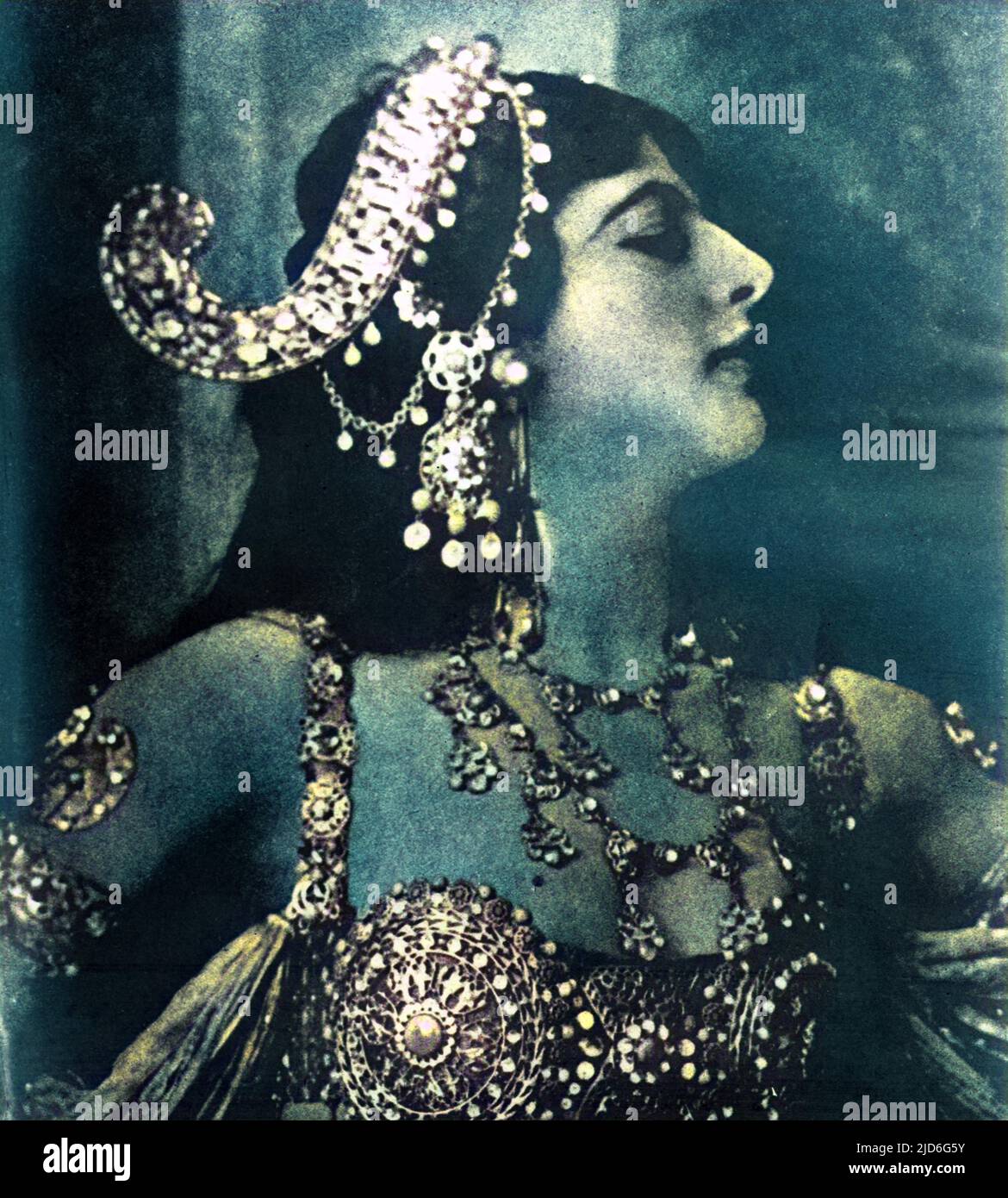 Mata Hari Hi res Stock Photography And Images Alamy