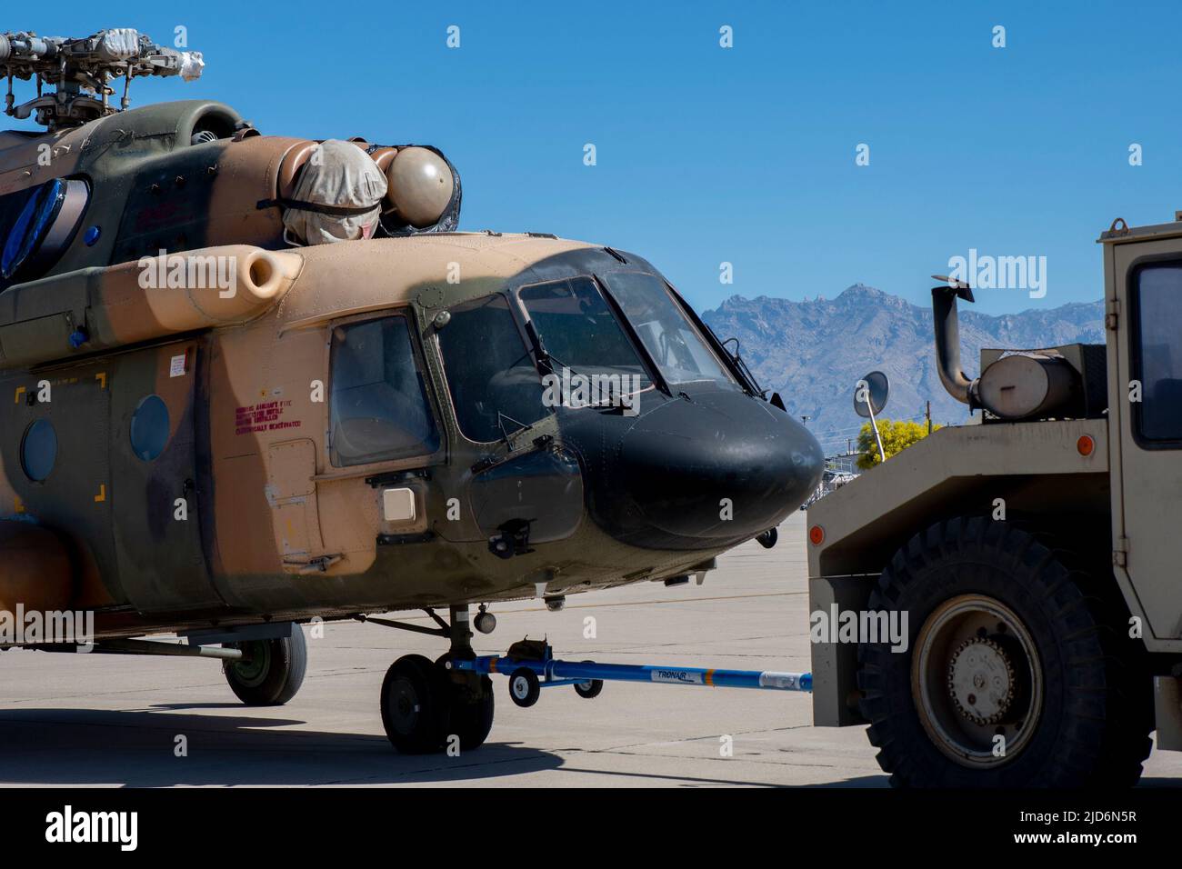 Ukraine mi 17 helicopter hires stock photography and images Alamy