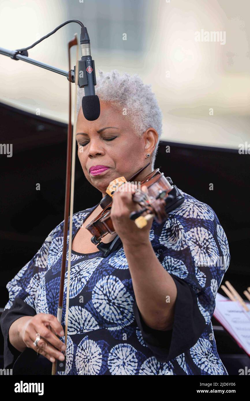 June 18, 2022, Wilmington, Delaware, United States of America: American jazz violinist REGINA CARTER performs on day three of the 35th Annual Clifford Brown Jazz Festival Wednesday, Jun 15, 2022; at Rodney Square in Wilmington, DE (Credit Image: © Saquan Stimpson/ZUMA Press Wire) Stock Photo