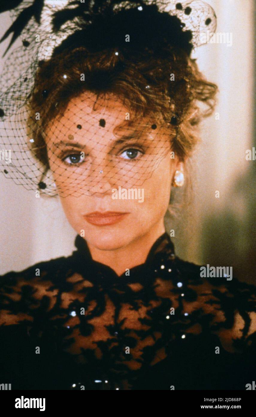 JACQUELINE BISSET, SCENES FROM THE CLASS STRUGGLE IN BEVERLY HILLS, 1989, Stock Photo