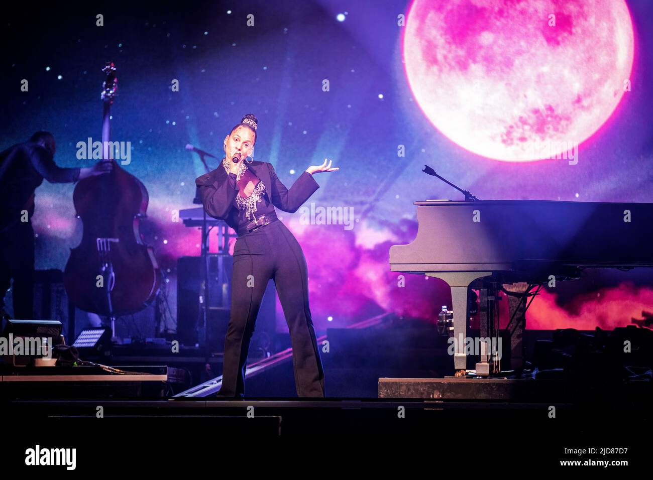 Oslo, Norway. 27th, June 2022. The American R&B singer, songwriter and musician Alicia Keys performs a live concert at Oslo Spektrum in Oslo. (Photo credit: Gonzales Photo - Terje Dokken). Stock Photo