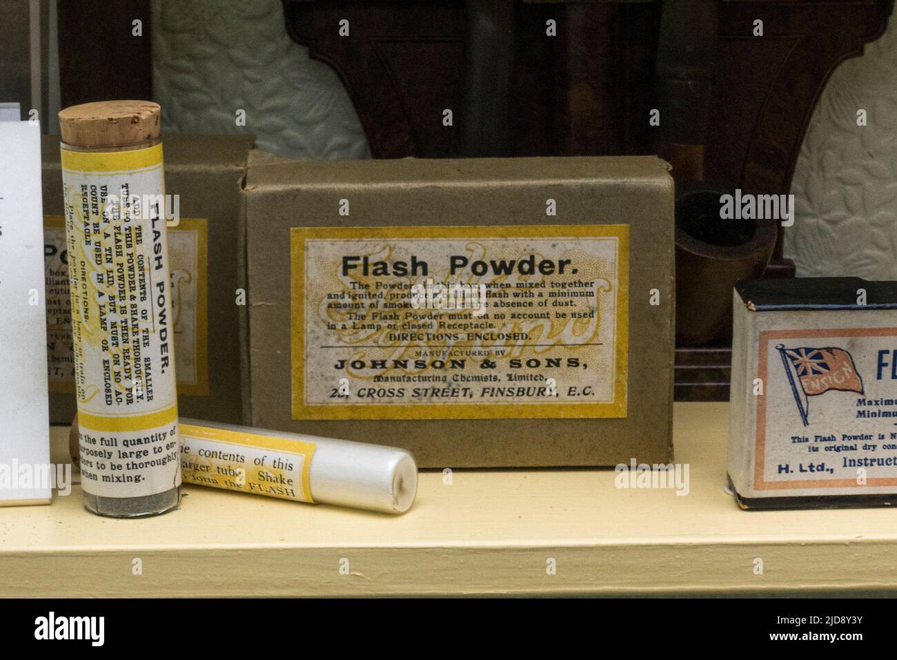 Johnsons flash powder hires stock photography and images Alamy