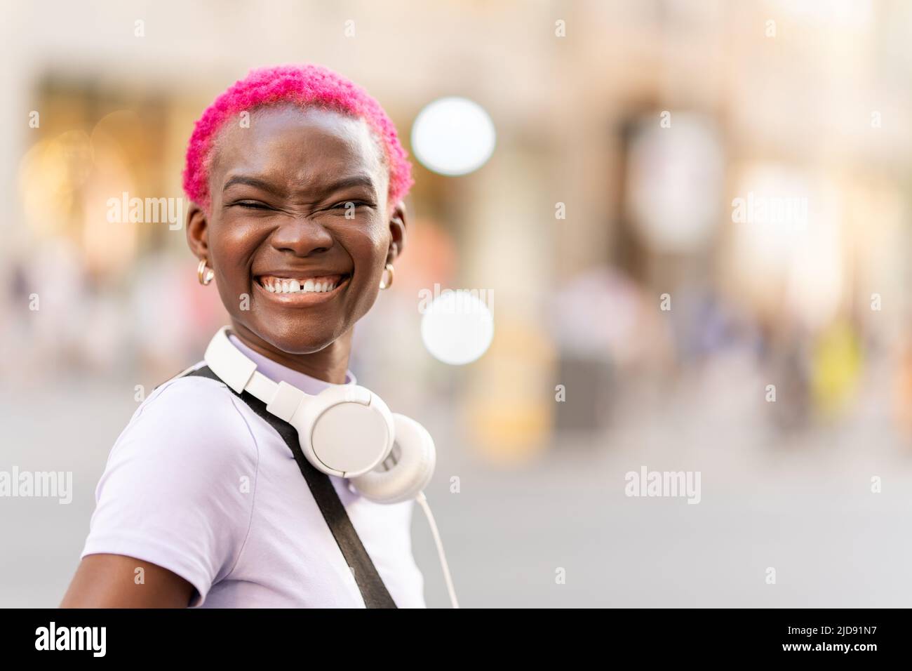 Portrait young woman afro american hi-res stock photography and images ...