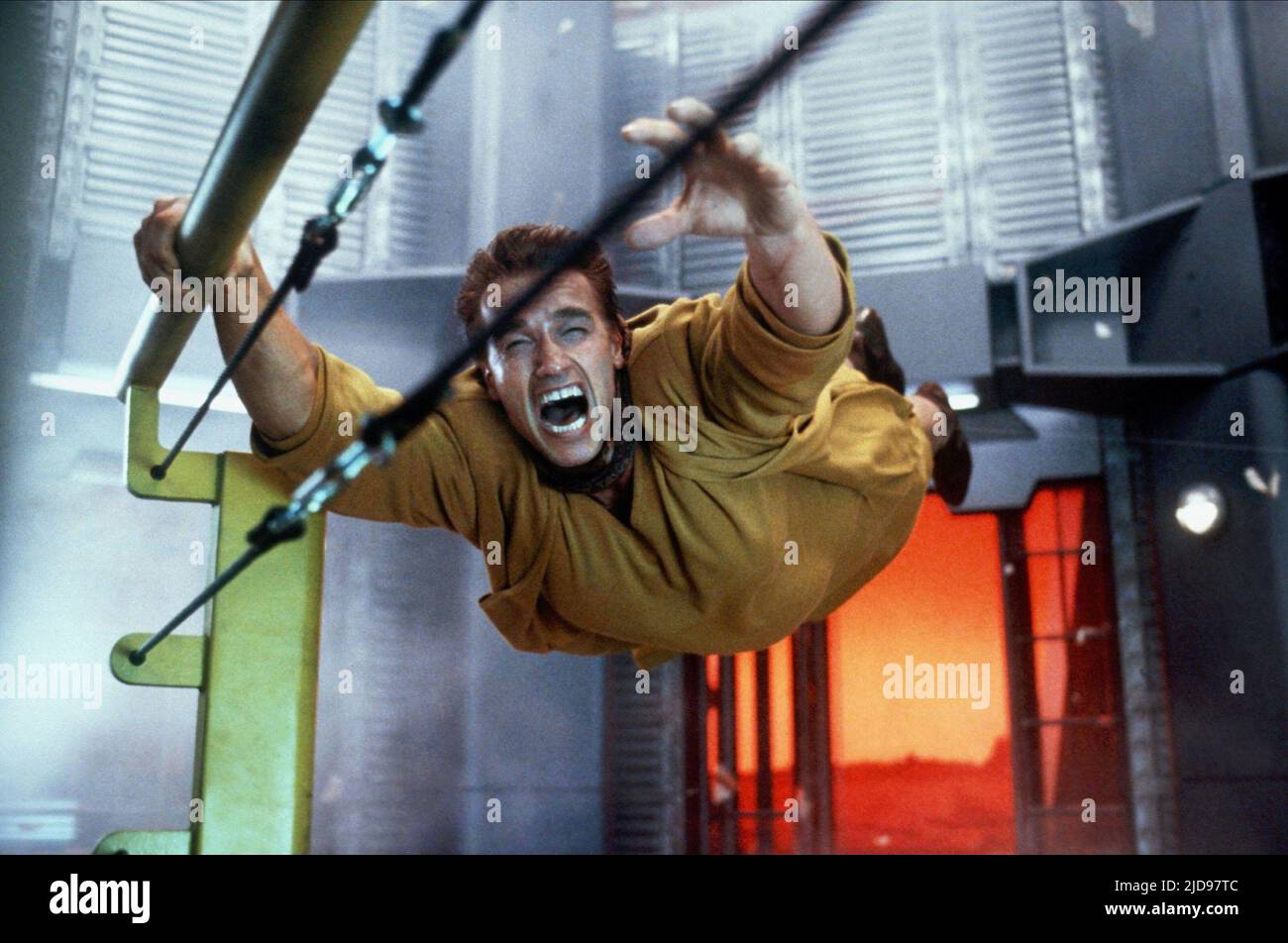 ARNOLD SCHWARZENEGGER, TOTAL RECALL, 1990 Stock Photo - Alamy