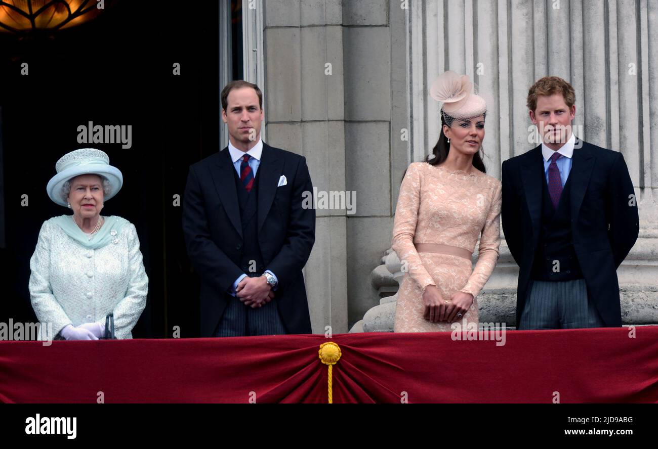 London, UK. 12 June, 2012.  Queen Elizabeth ll, Prince William, Duke of Cambridge, Catherine, Duchess of Cambridge and Prince Harry stand on the balco Stock Photo