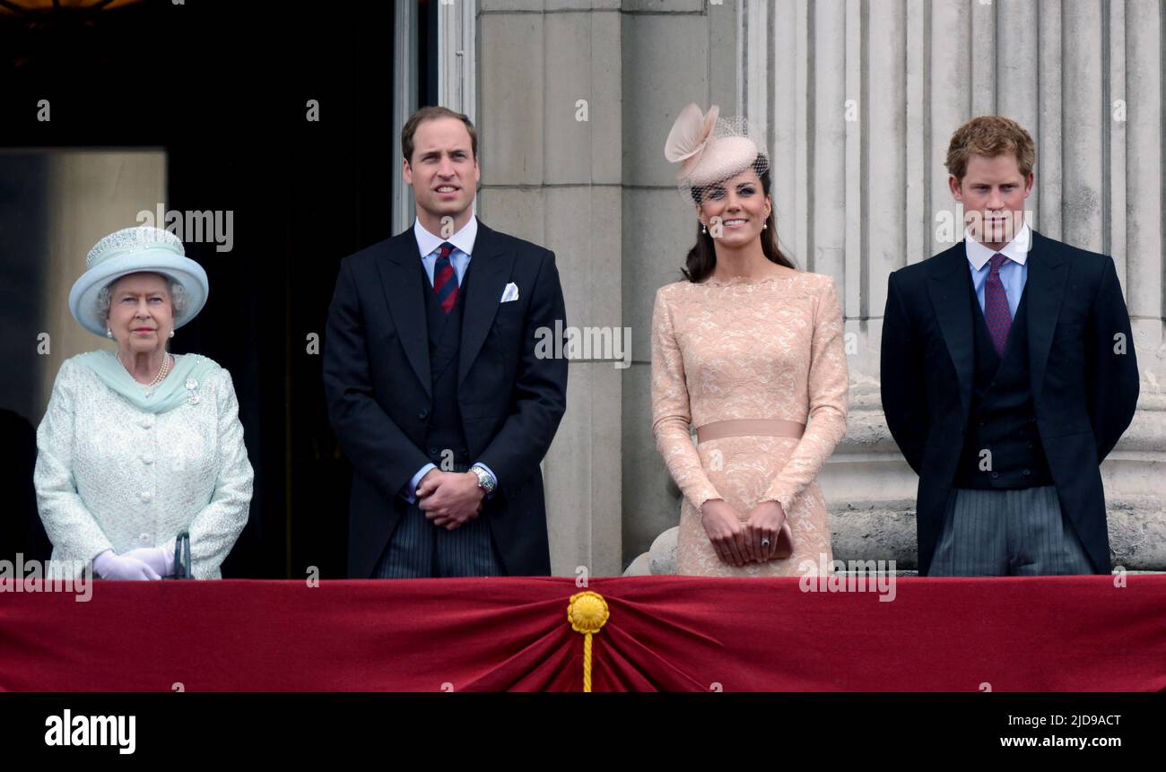 London, UK. 12 June, 2012.  Queen Elizabeth ll, Prince William, Duke of Cambridge, Catherine, Duchess of Cambridge and Prince Harry stand on the balco Stock Photo