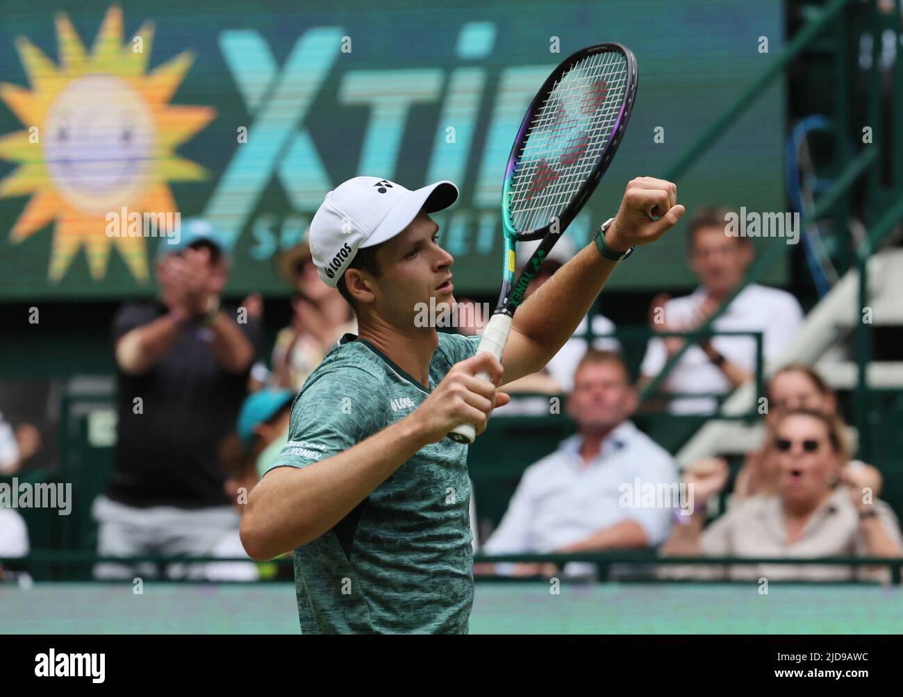 Tennis - ATP 500 - Halle Open - Gerry Weber Stadion, Halle, Germany - June  19, 2022 Poland's Hubert Hurkacz celebrates winning his final match against  Russia's Daniil Medvedev REUTERS/Wolfgang Rattay Stock Photo - Alamy