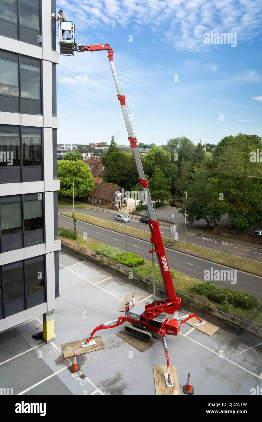 Cleaning windows cherry picker hi-res stock photography and images - Alamy
