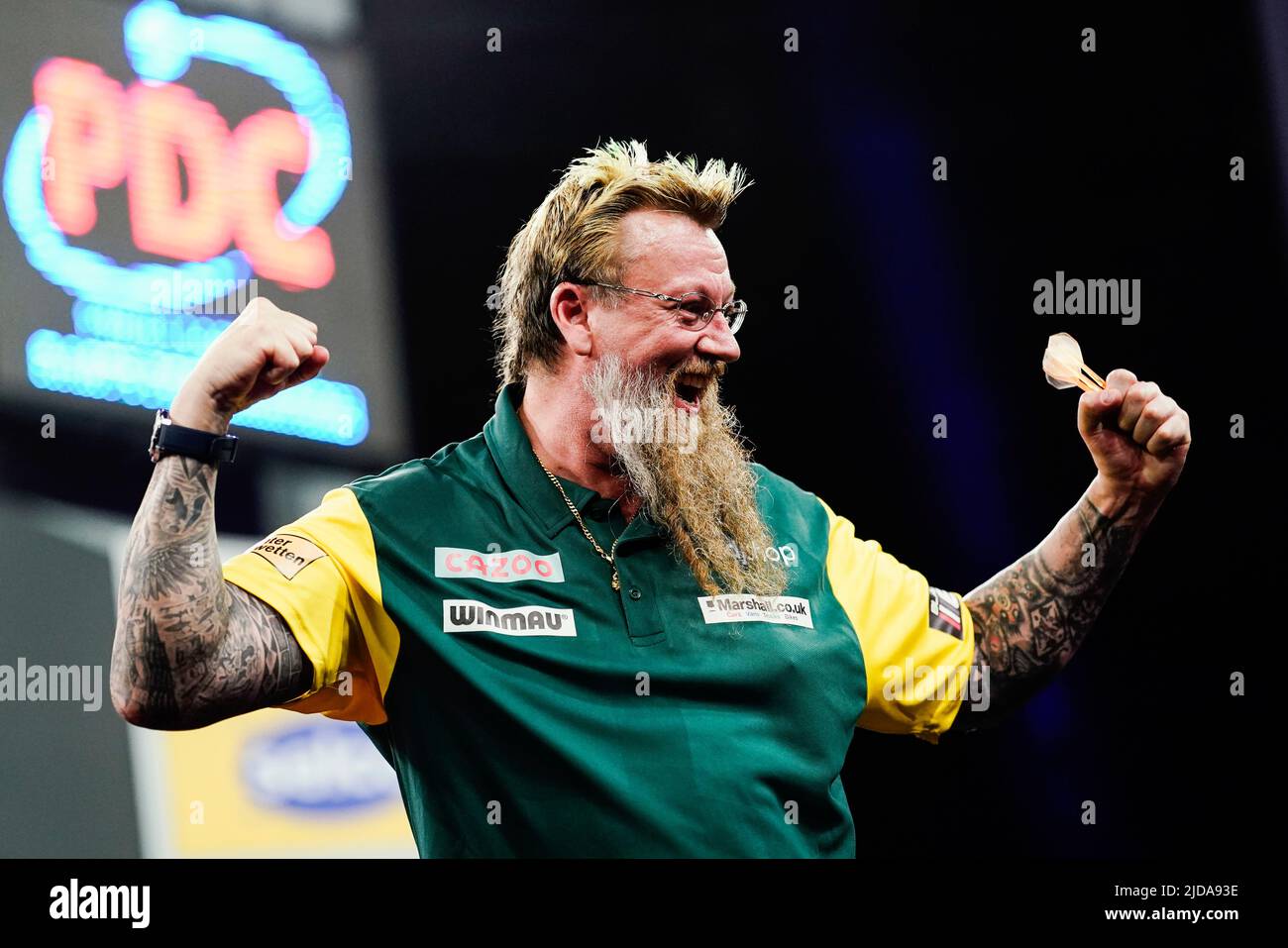 Simon whitlock darts 2022 hi-res stock photography and images - Alamy