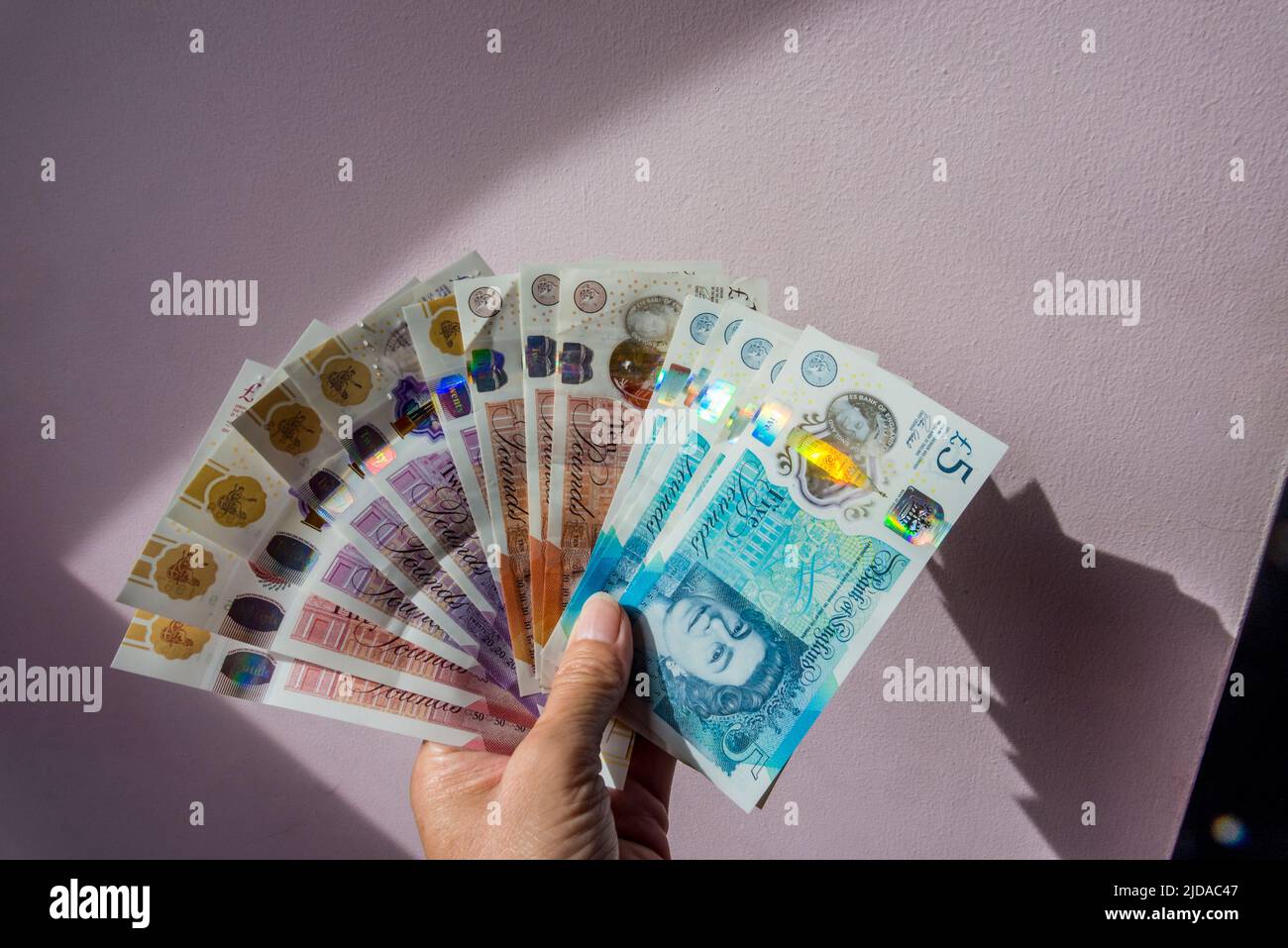 50 pound notes holding 2022 hi-res stock photography and images - Alamy