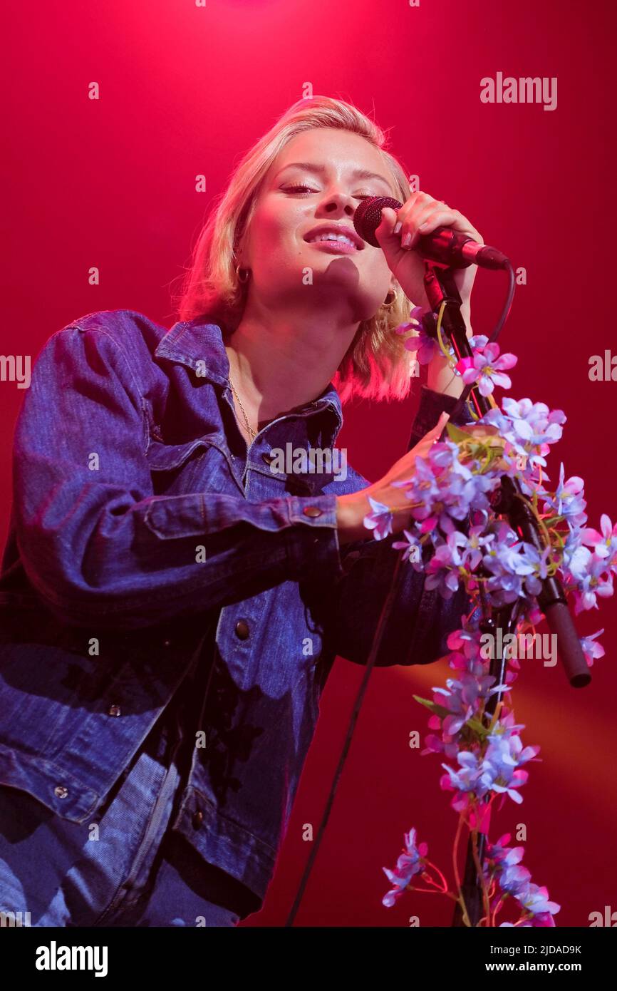 Newport, UK. 19th June, 2022. Scottish Indie rock singer songwriter, Nina Lindberg Nesbitt performs live on stage at the Isle of Wight festival. Credit: SOPA Images Limited/Alamy Live News Stock Photo