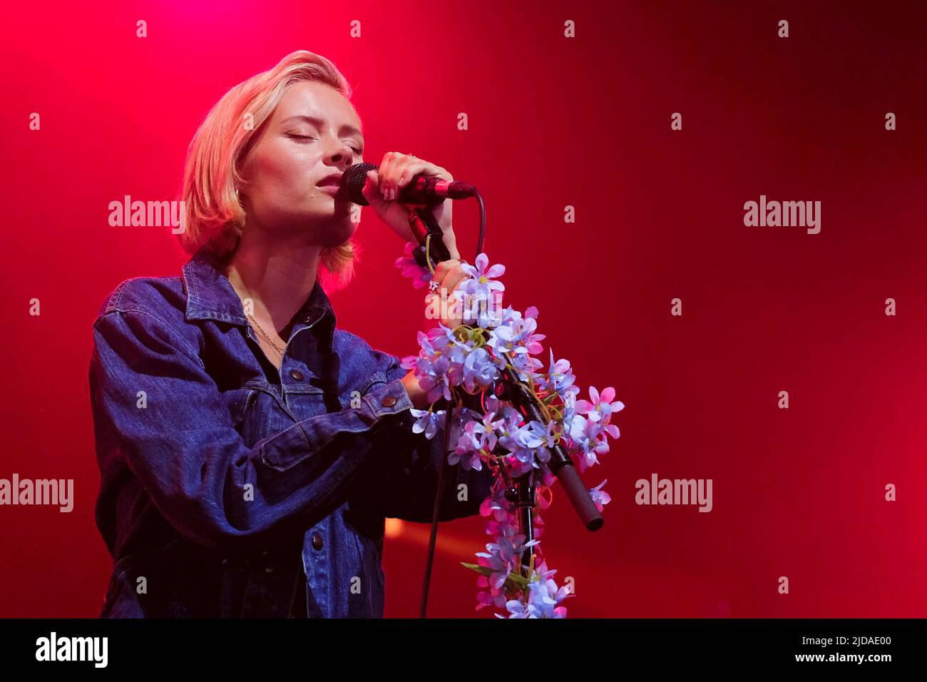 Newport, UK. 19th June, 2022. Scottish Indie rock singer songwriter, Nina Lindberg Nesbitt performs live on stage at the Isle of Wight festival. (Photo by Dawn Fletcher-Park/SOPA Images/Sipa USA) Credit: Sipa USA/Alamy Live News Stock Photo