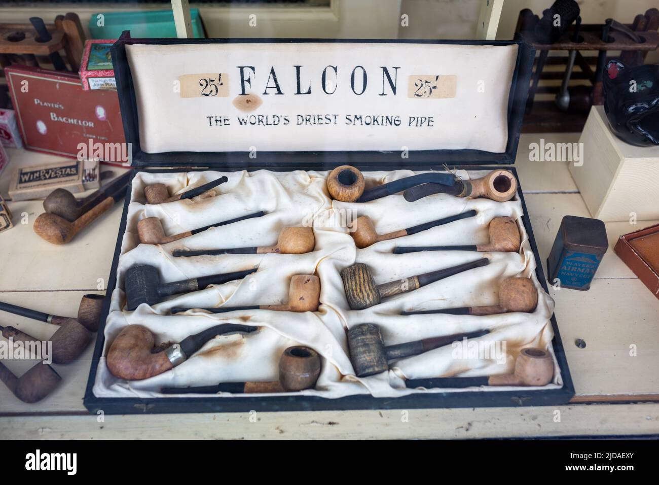 Tobacco pipes hires stock photography and images Alamy