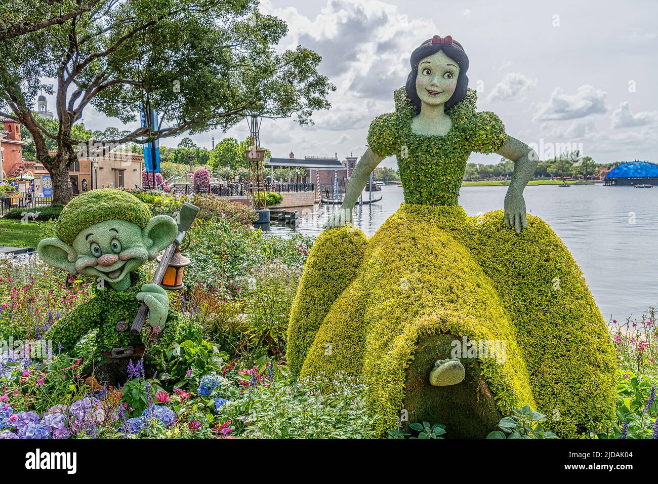 Snow White and Dopey character topairy displayed at Epcot at part of the Flower and Garden festival Stock Photo