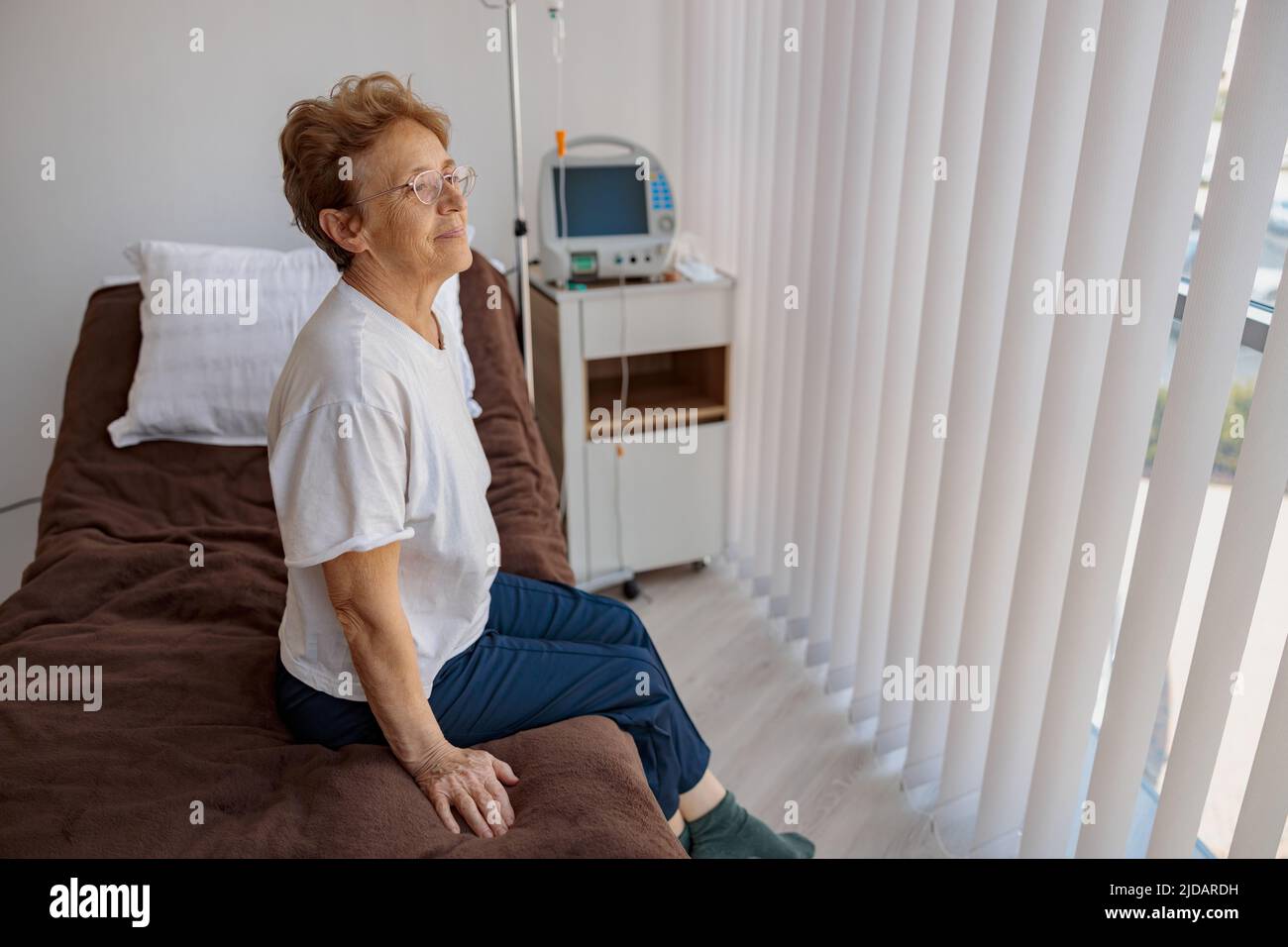 Hospital ward bed sitting hi-res stock photography and images - Alamy
