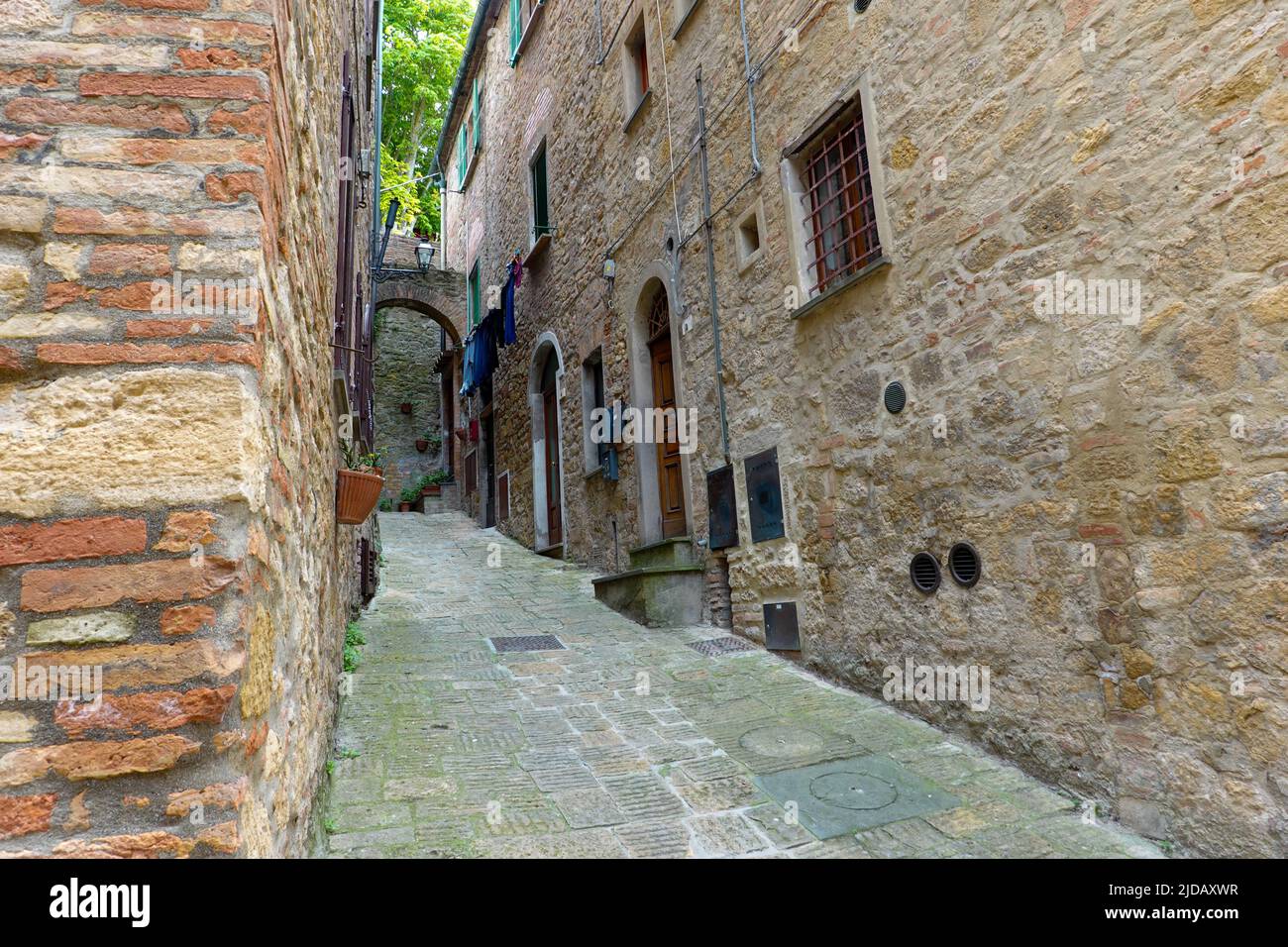 Looking down Vicolo Mozzo, a residential alleyway in the hill town of Volterra, Province of Pisa, Italy. Stock Photo
