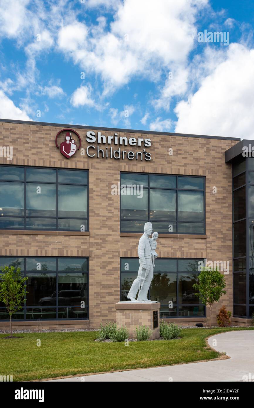 WOODBURY, MN, USA - JUNE 16, 2022: Shriners Hospitals for Children facility and trademark logo. Stock Photo