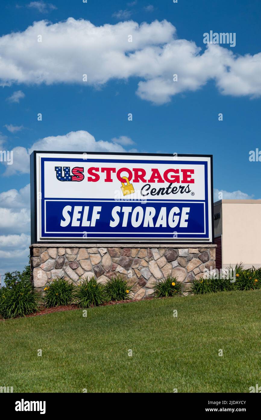 WOODBURY, MN, USA - JUNE 17, 2022: US Storage self-storage facility and trademark logo. Stock Photo
