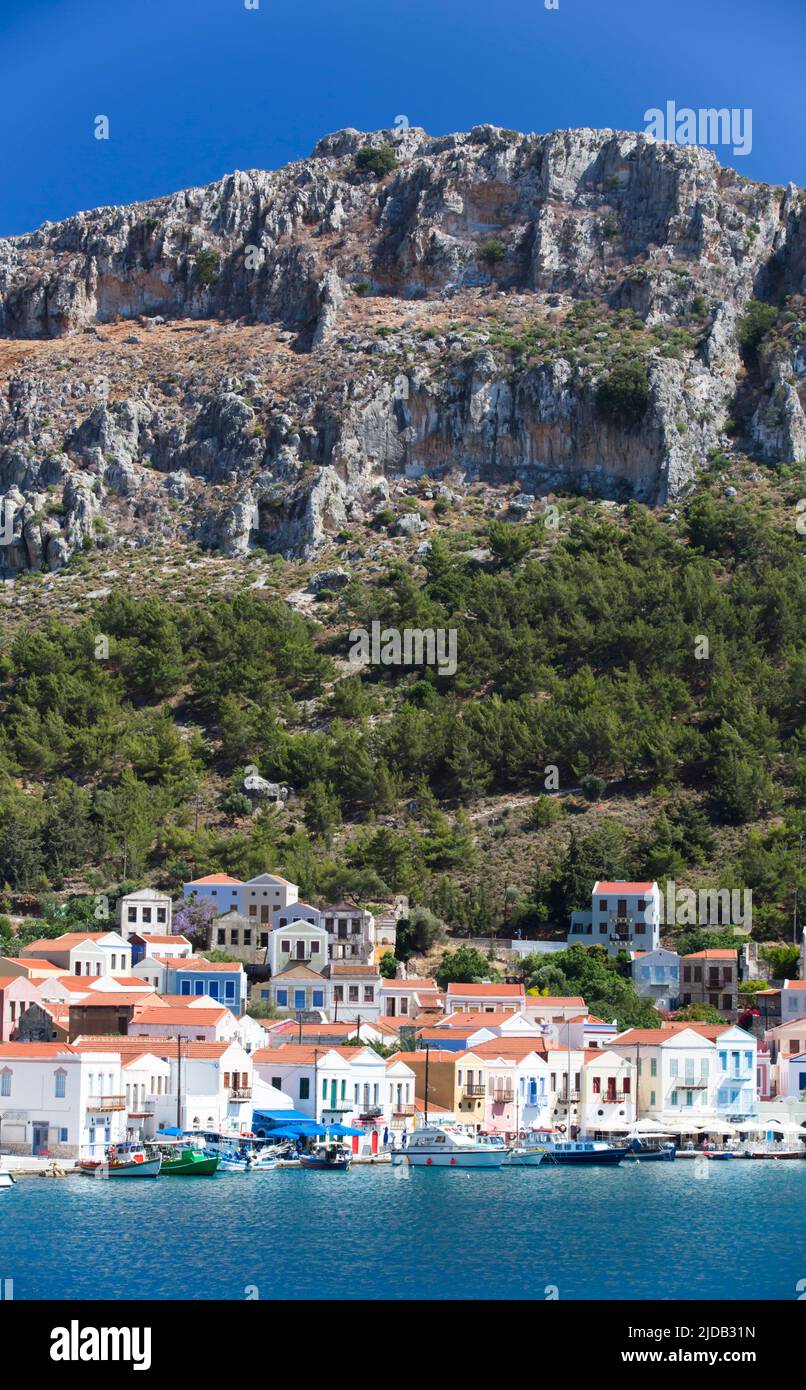 traditional-buildings-and-boats-moored-along-the-shore-of-the