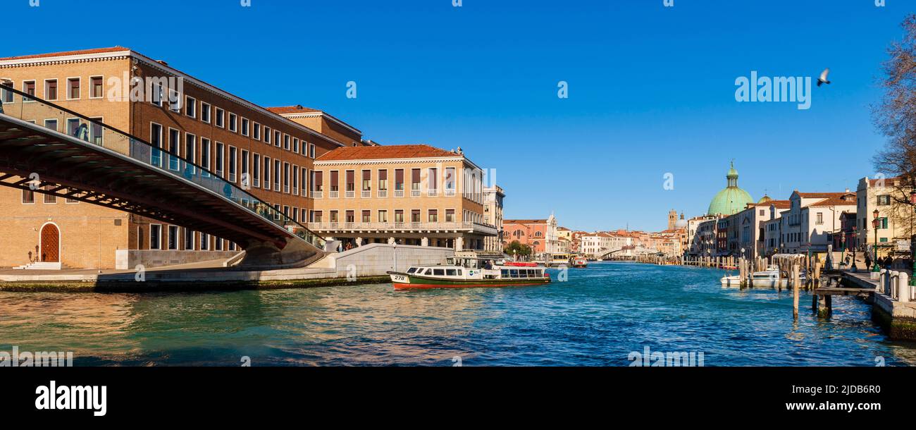 Grand Canal, Canal GrandeCalatrava Bridge (Ponte della Costituzione),Venice,Italy Stock Photo