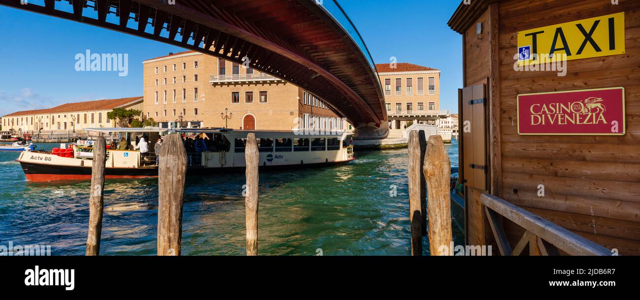 Grand Canal, Canal GrandeCalatrava Bridge (Ponte della Costituzione),Venice,Italy Stock Photo