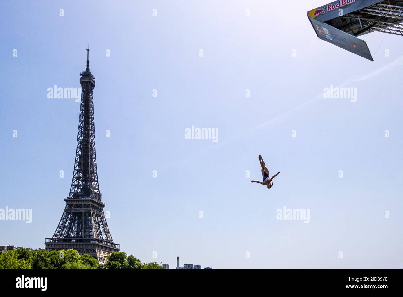France. Paris (75) (16th district) From Quai Debilly, on the right bank of the Seine river, opposite the Eiffel Tower, the Red Bull Cliff Diving (high Stock Photo